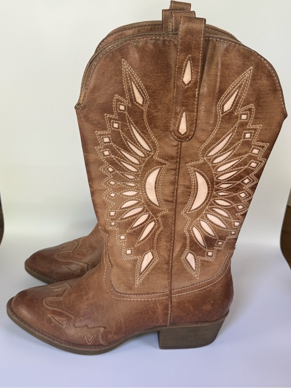 ARULA Brown Western Heeled Boots with Cream Cutout Stitching